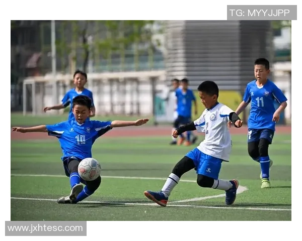 《天下足球每周精彩赛事回顾从星期几开始，足球迷必看的周节目安排》