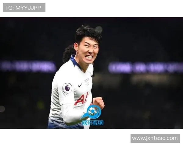 因足球傻笑而广受关注的球星是谁 他的笑容背后的故事揭秘 因足球傻笑而广受关注的球星是谁 他的笑容背后的故事揭秘