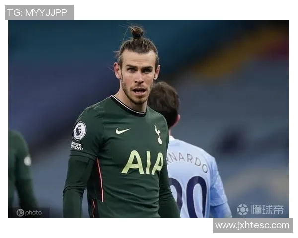 扎丸子头的足球明星:他们如何在赛场上用发型展现个性与实力 扎丸子头的足球明星:他们如何在赛场上用发型展现个性与实力