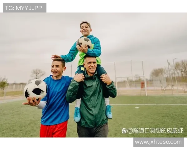 绿茵场上情谊长久足球巨星之间的深厚友谊故事