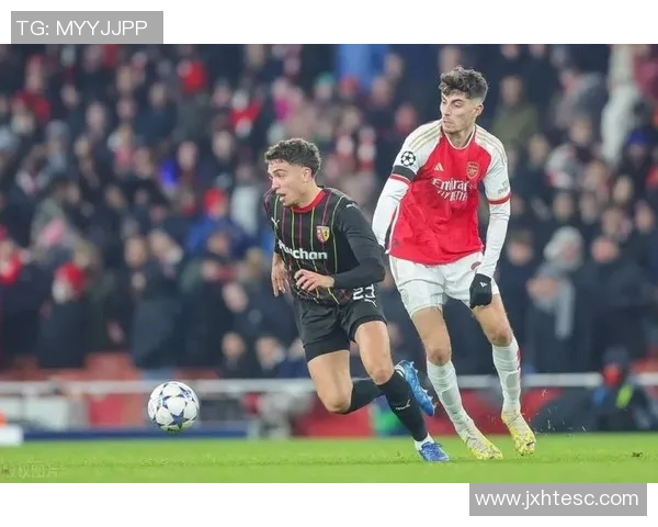 哈弗茨的日常训练与生活揭秘:从晨跑到赛场的全方位体验 哈弗茨的日常训练与生活揭秘:从晨跑到赛场的全方位体验