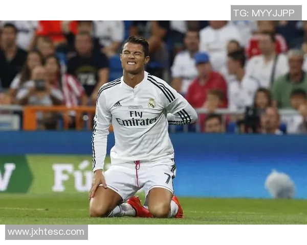 沙漠之光:揭示足球沙漠球星的成长之路与辉煌时刻 沙漠之光:揭示足球沙漠球星的成长之路与辉煌时刻